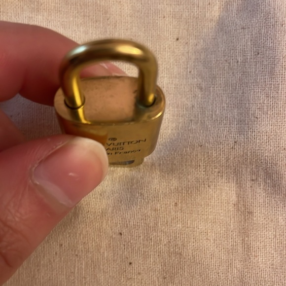 Louis Vuitton Key Lock - Picture 7 of 7